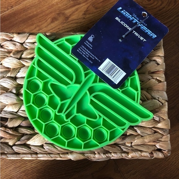 Disney Pixar: Lightyear: Green Silicone trivet - Picture 3 of 3